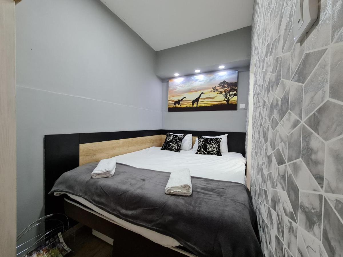 Ferienwohnung Nikola Tesla City Walk Ni Exterior foto