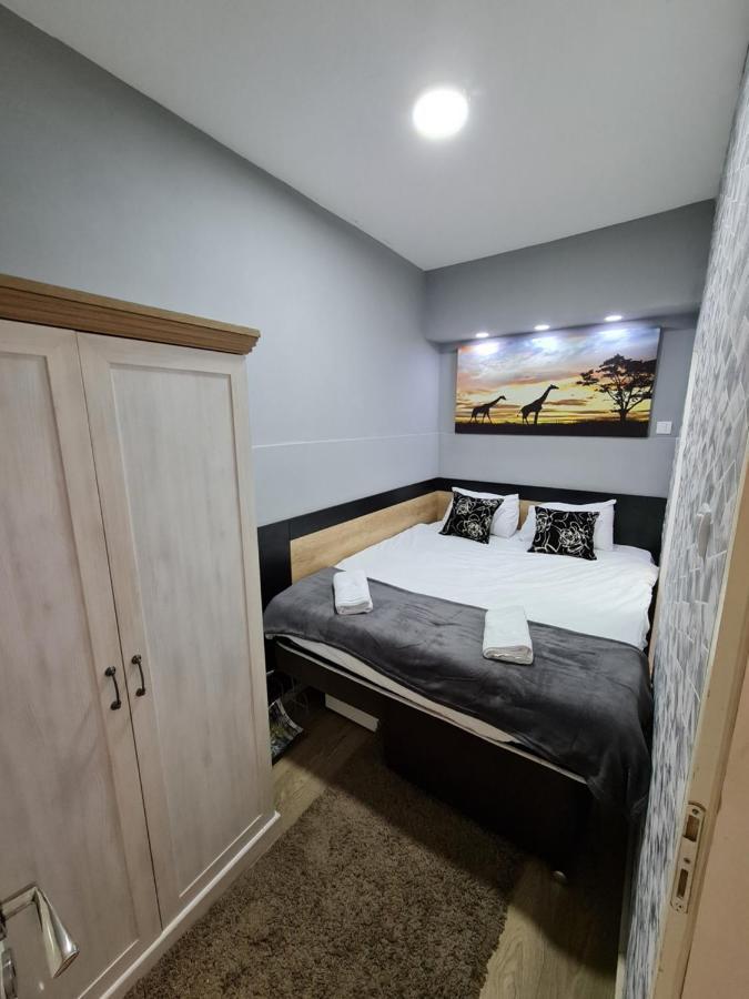 Ferienwohnung Nikola Tesla City Walk Ni Exterior foto