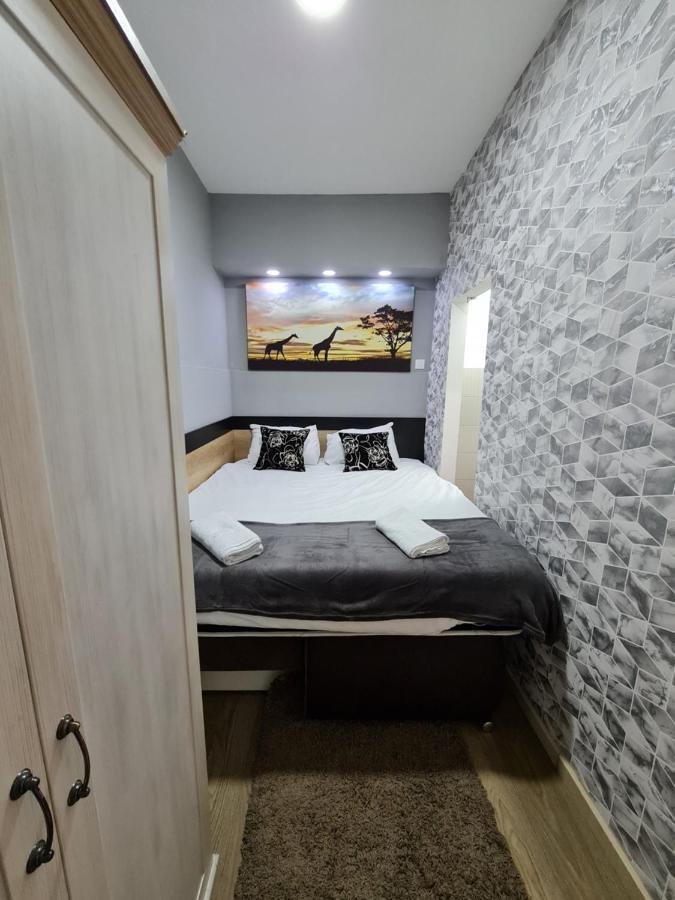 Ferienwohnung Nikola Tesla City Walk Ni Exterior foto